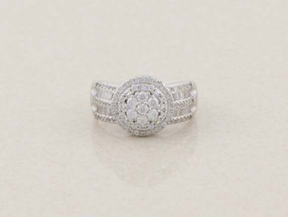 Unbranded Jewelry - Sterling Silver Sparkly Bold Cubic Zirconia Cluster Ring Size 9 1/4